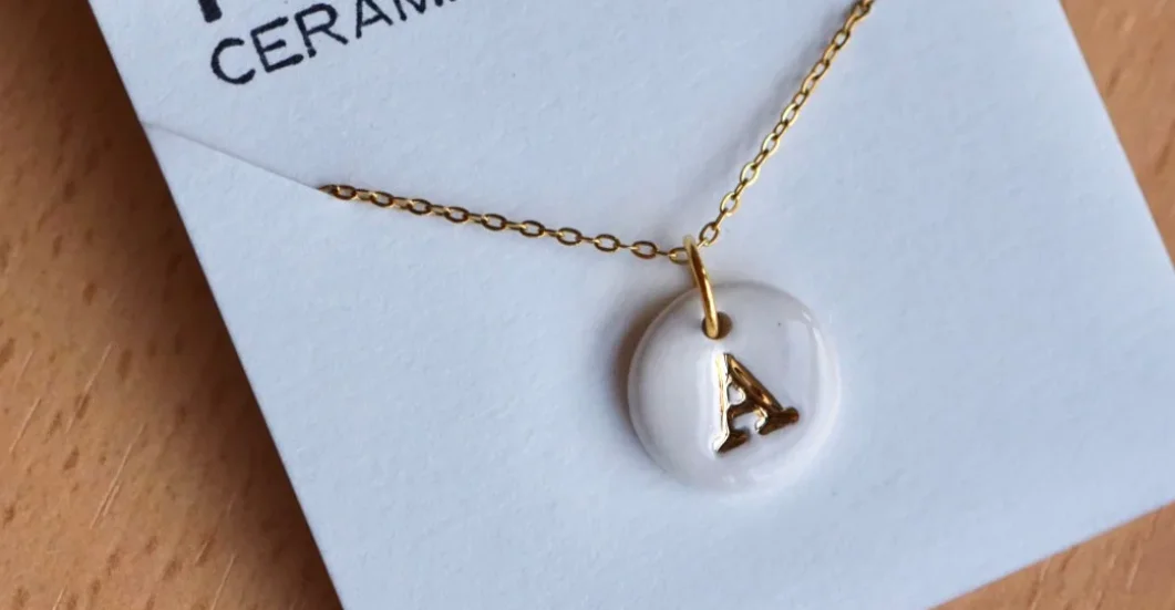 joyería personalizada de cerámica como regalo para padrinos de bautizo hecho a mano